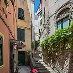 Rissu Comfortable Village Life Vernazza